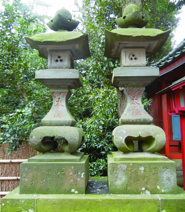 宮町久伊豆神社の常夜灯